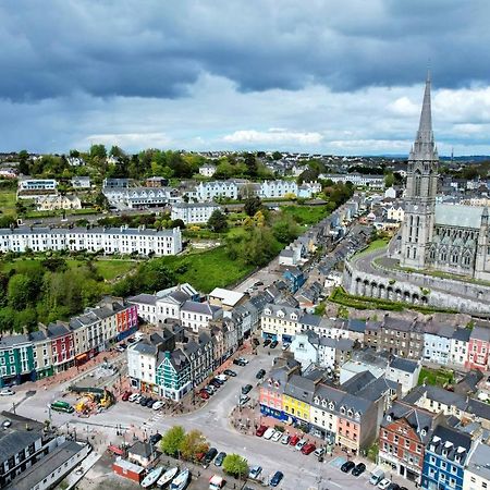 A Stylish 2 Bed Apartment In Cobh Town - Lux Stay Esterno foto