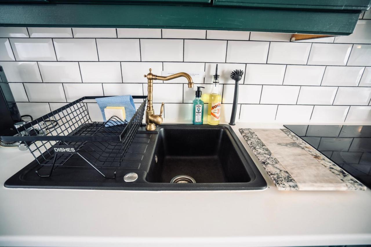A Stylish 2 Bed Apartment In Cobh Town - Lux Stay Esterno foto