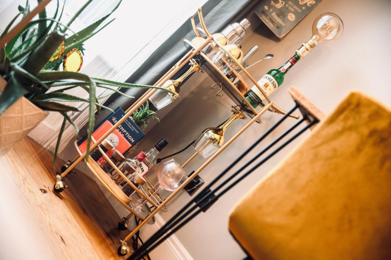 A Stylish 2 Bed Apartment In Cobh Town - Lux Stay Esterno foto